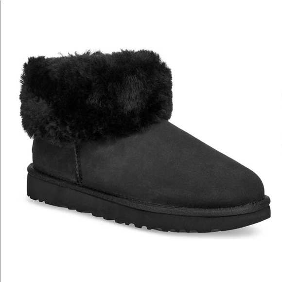 UGG Women’s Short Fluff Black Ankle Boots Size 6 NWT